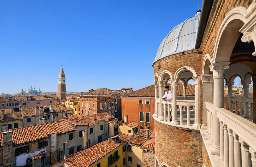 Palazzo Contarini del Bovolo spiral staircase balcony overlooking Venice rooftops hidden courtyard Italy